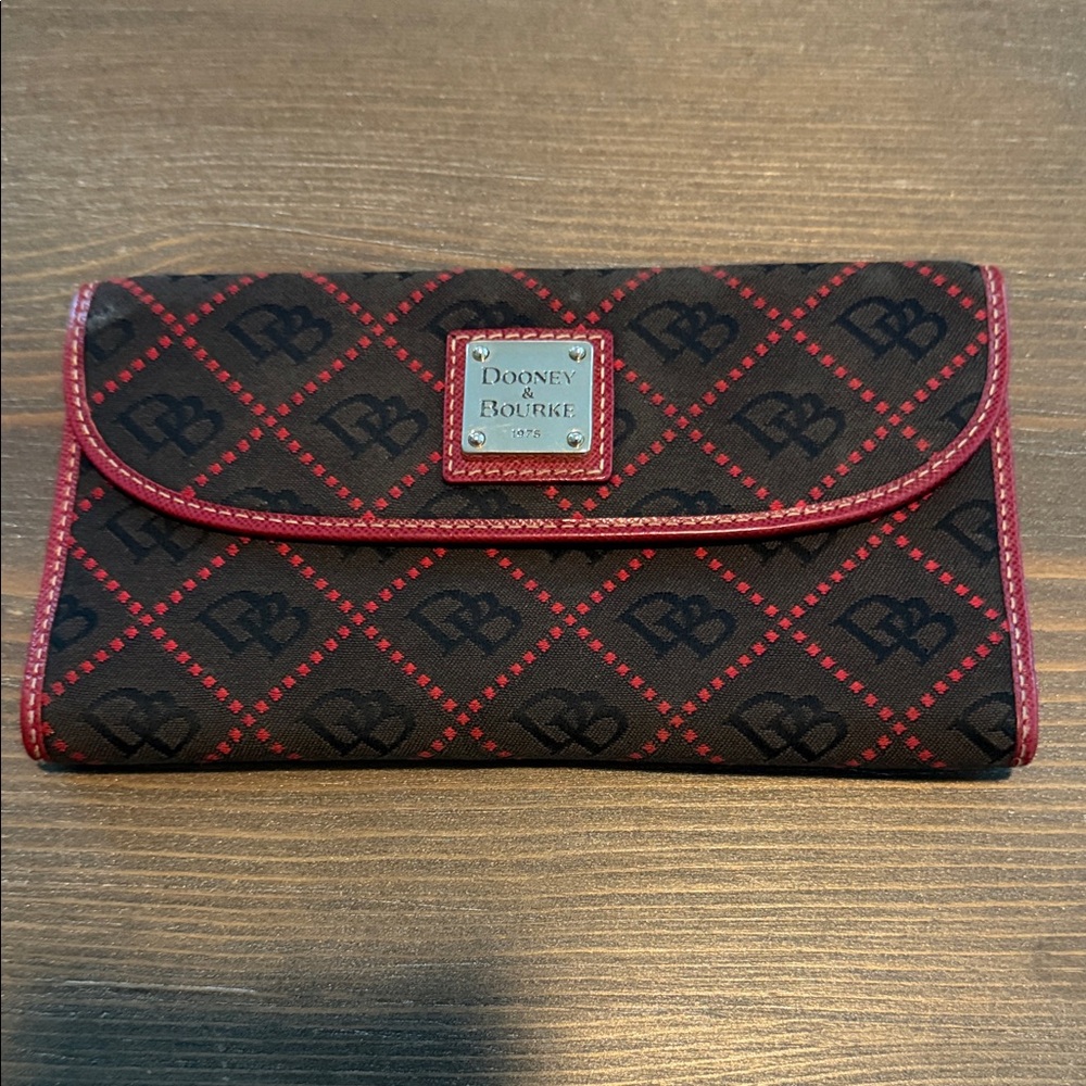 Dooney & Bourke EUC Black and Red Signature Continental Wallet